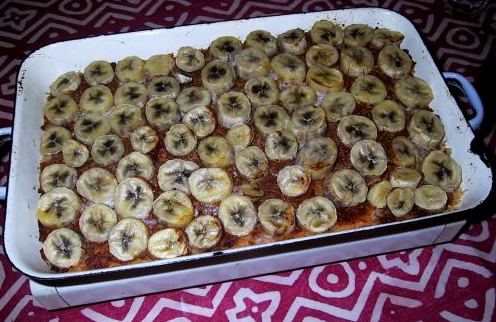 Reisschüssel mit Hackfleisch und Bananen Reisschüssel mit Hackfleisch und Bananen